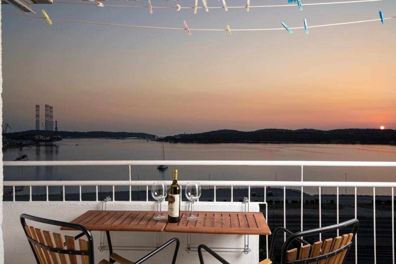Top Floor Sunset Apartment Пула Экстерьер фото